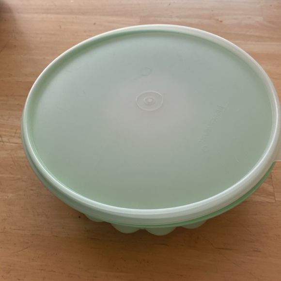 Tupperware jello mold with lid. New and vintage. Never used. - Picture 4 of 4